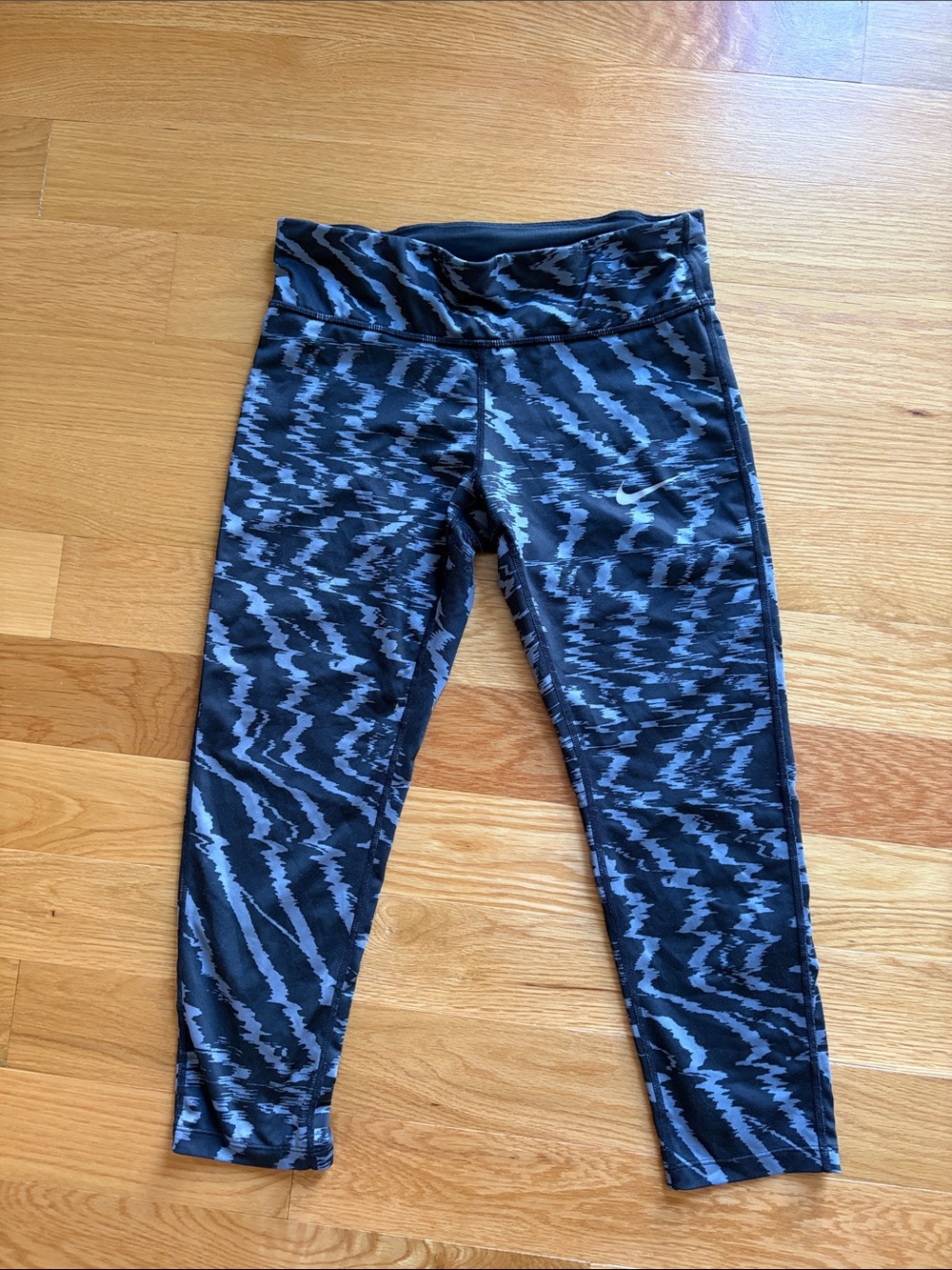 Nike Girls' Black & Gray Wave-Print Leggings